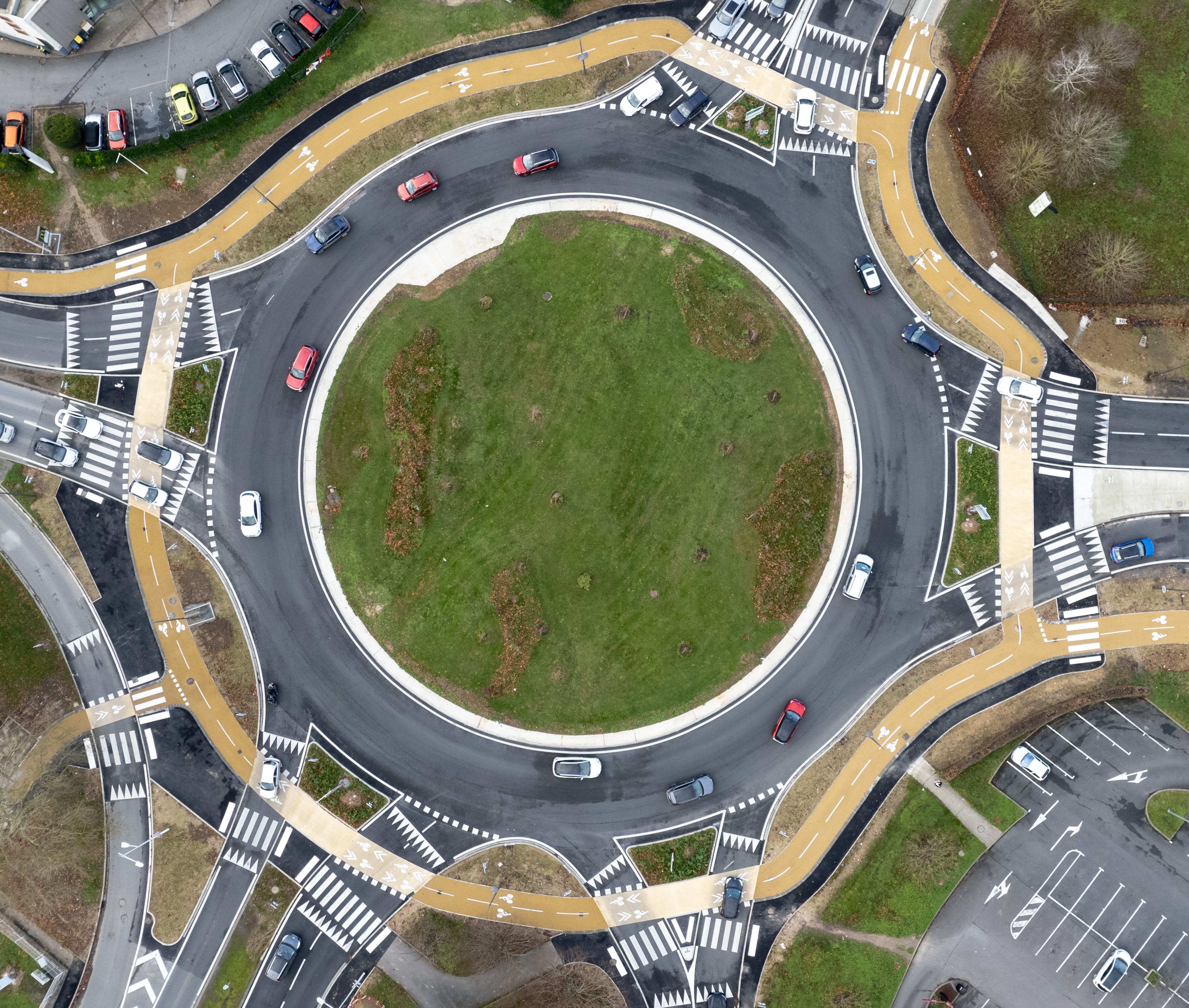 Sur le giratoire des Compagnons d’Emmaüs, à Tours