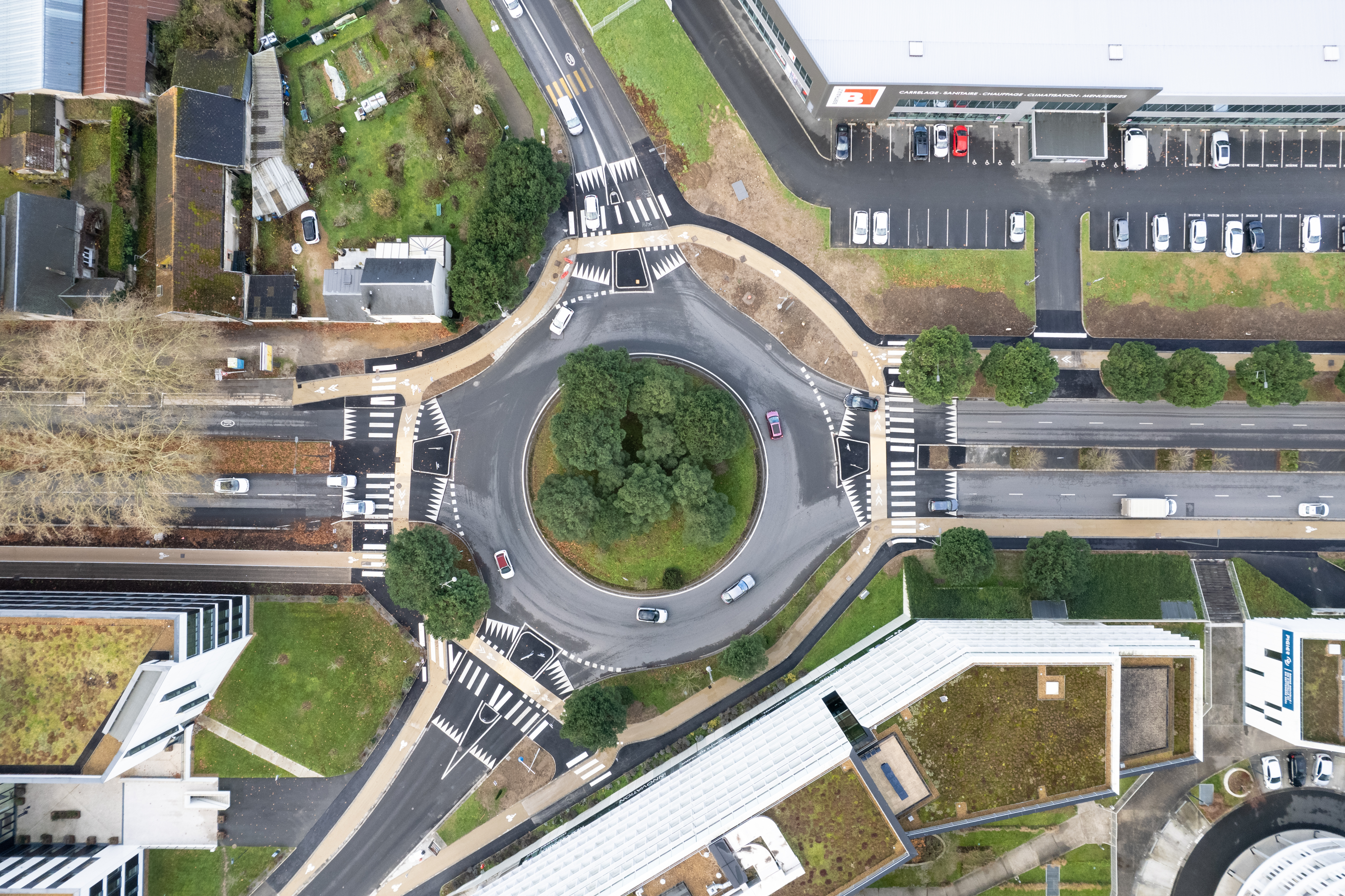 Giratoire à la hollandaise sur le giratoire Jacques-Monod, à Tours