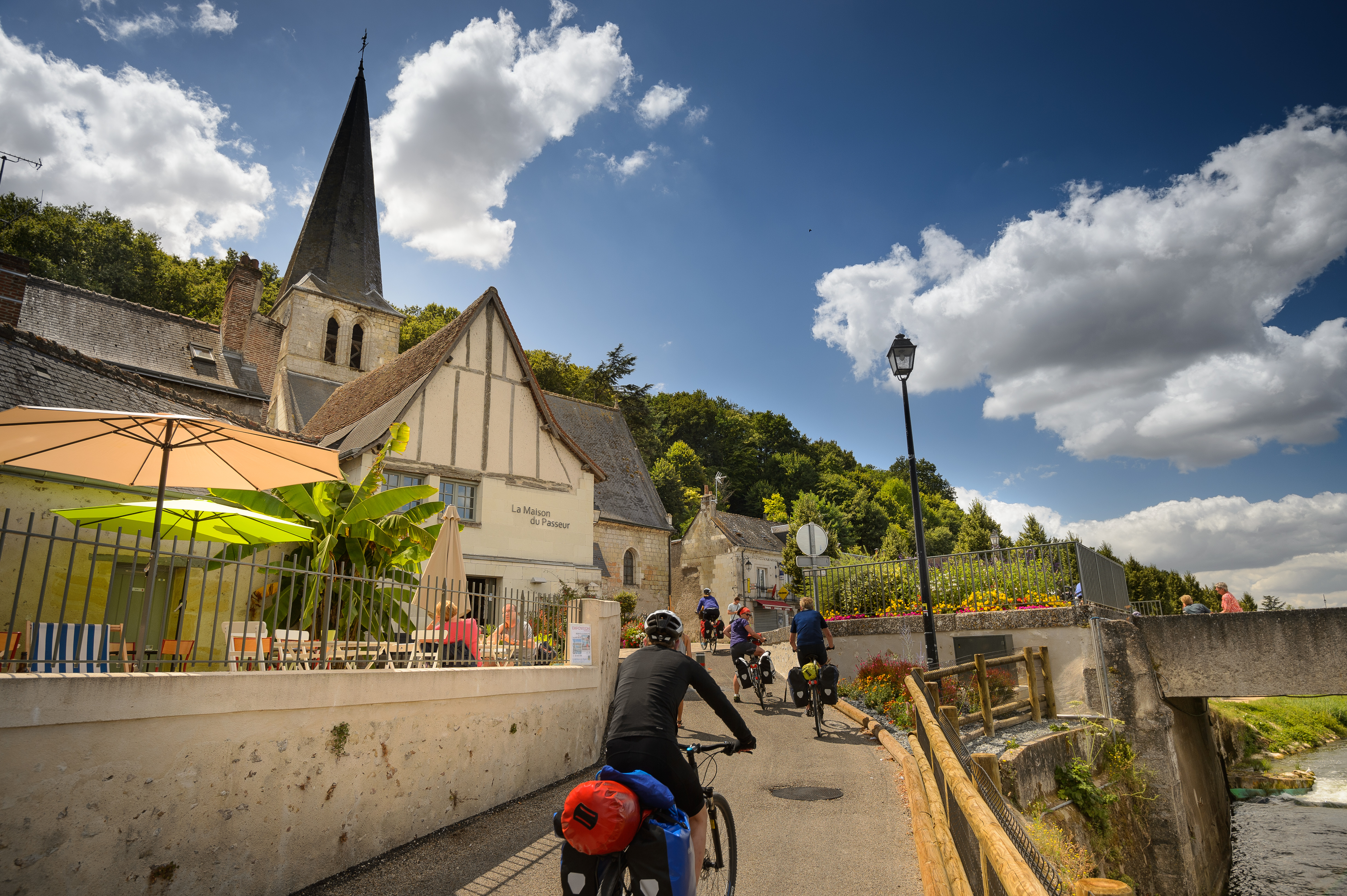 Cylcotouristes à Savonnières