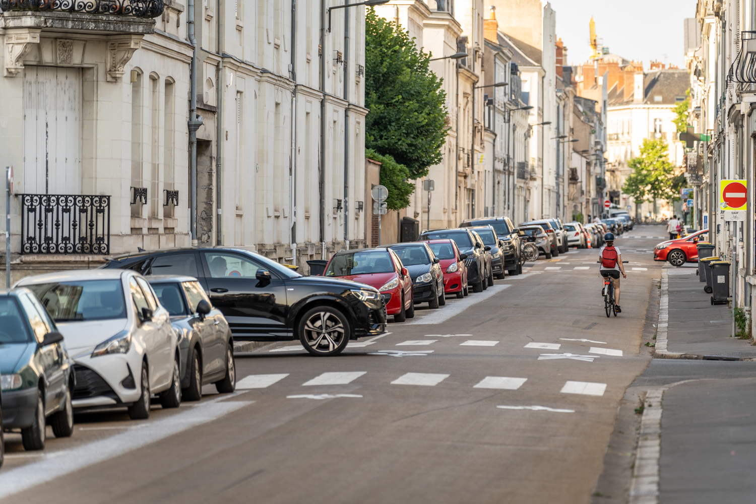 Un nouveau revêtement pour la vélorue d’Entraigues, plus confortable et sécurisé pour tous les usagers, entre la rue Giraudeau et l’avenue de Grammont