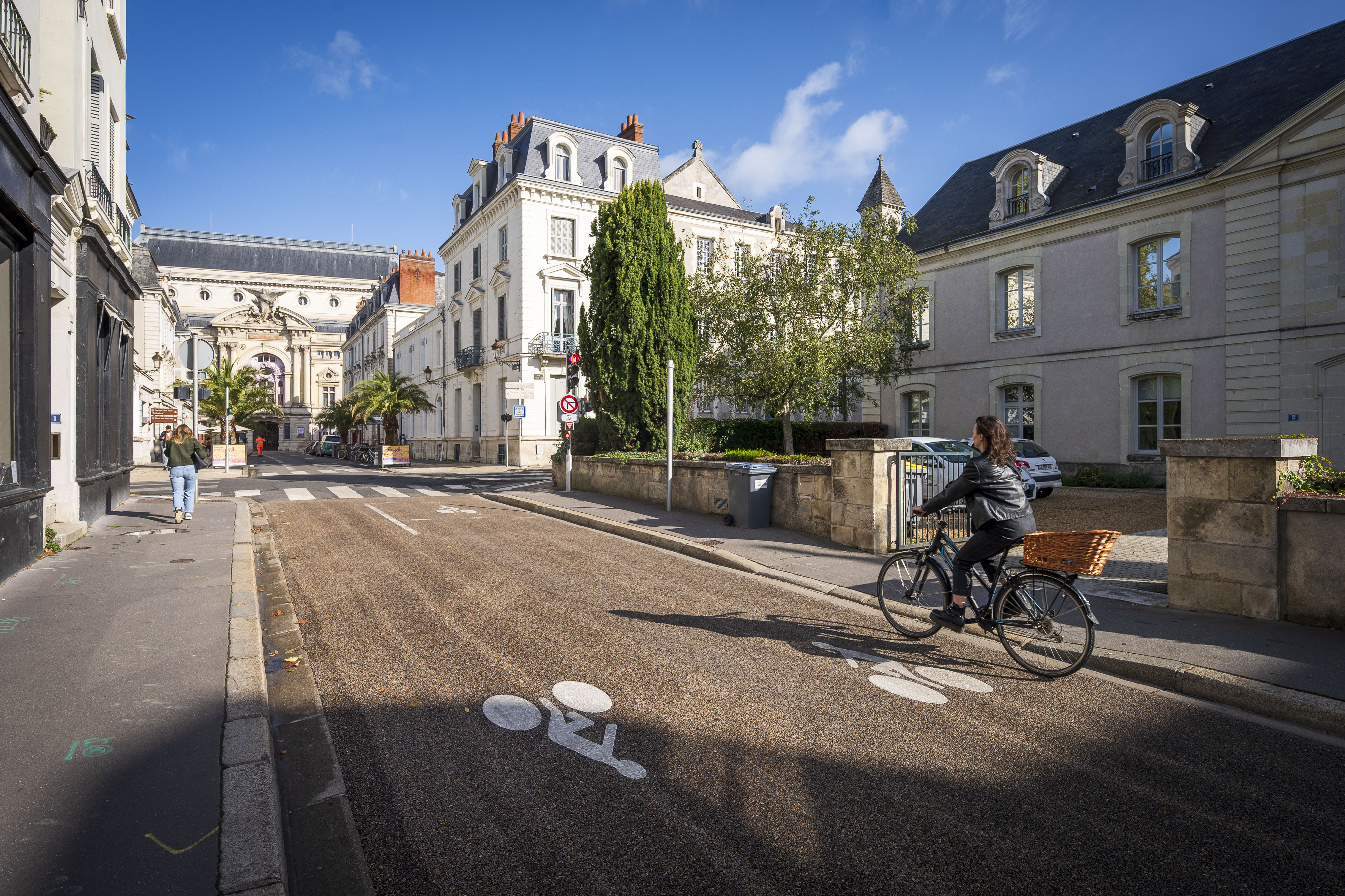 Vélorue aménagée au nord de la rue Buffon, à Tours