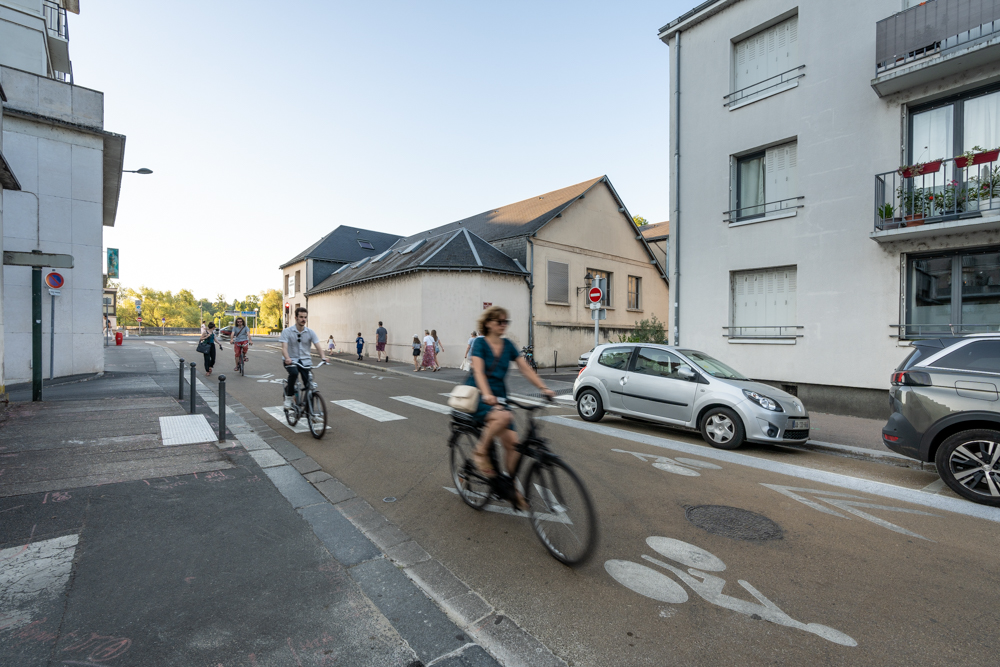 Vélorue sur la rue Voltaire, à Tours