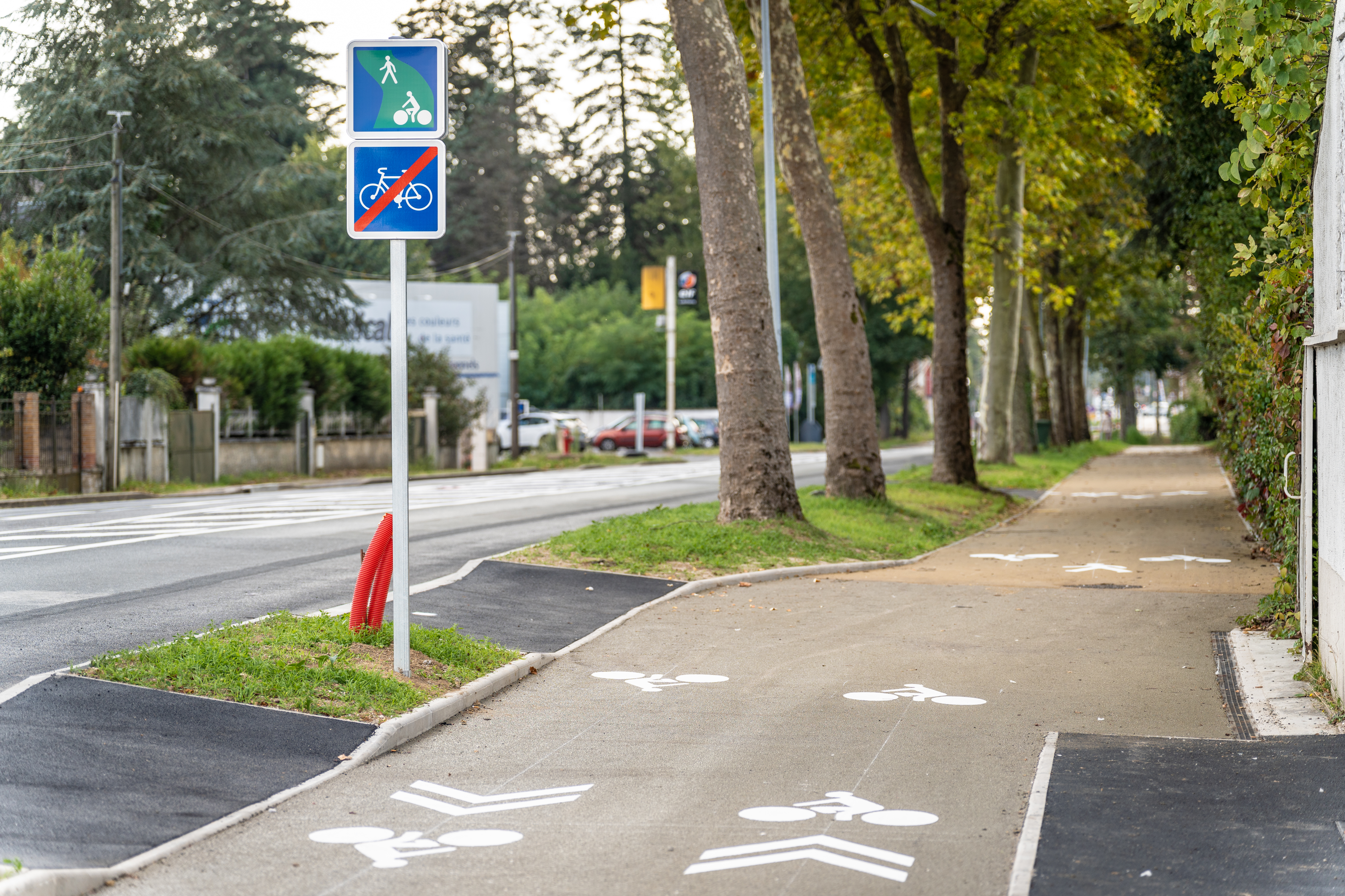 Voie verte sur les boulevards Jean Jaurès et du Général de Gaulle à Ballan-Miré