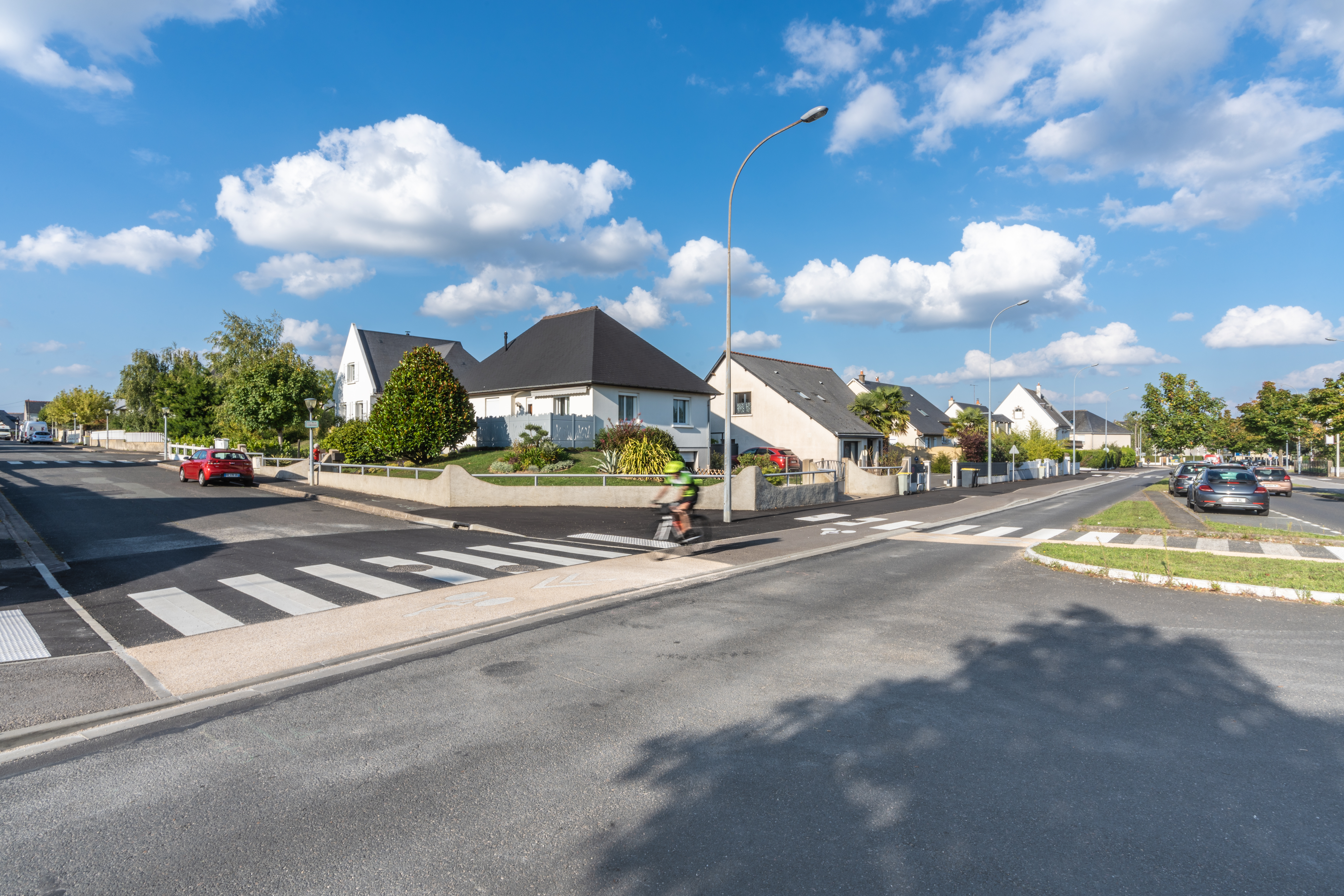 Piste unidirectionnelle sur le boulevard général de Gaulle à Saint-Avertin