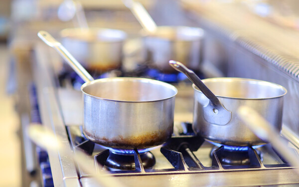 Casseroles sur le feu 