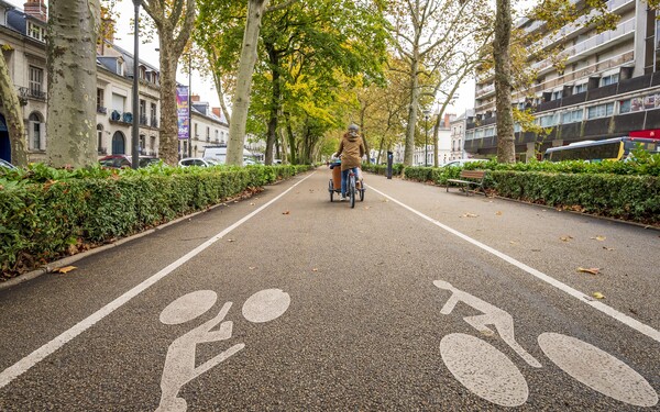 Piste cyclable boulevard Heurteloup à Tours