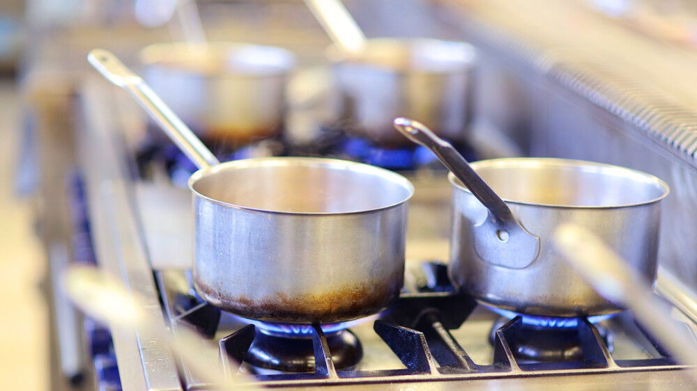 Casseroles sur le feu 